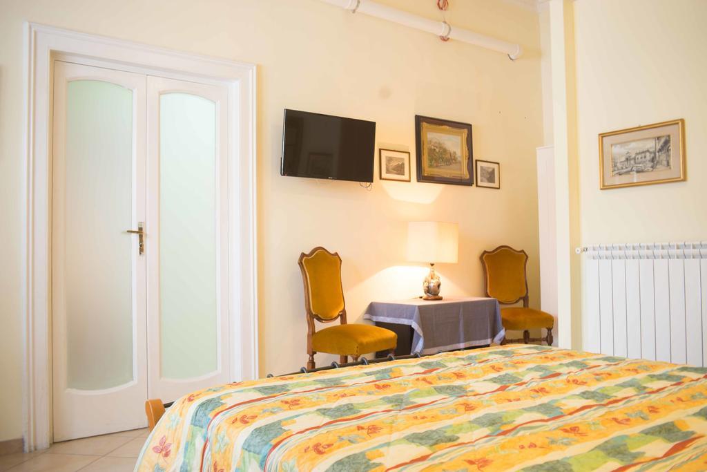 B&B Graziani Relais Napoli Bagian luar foto