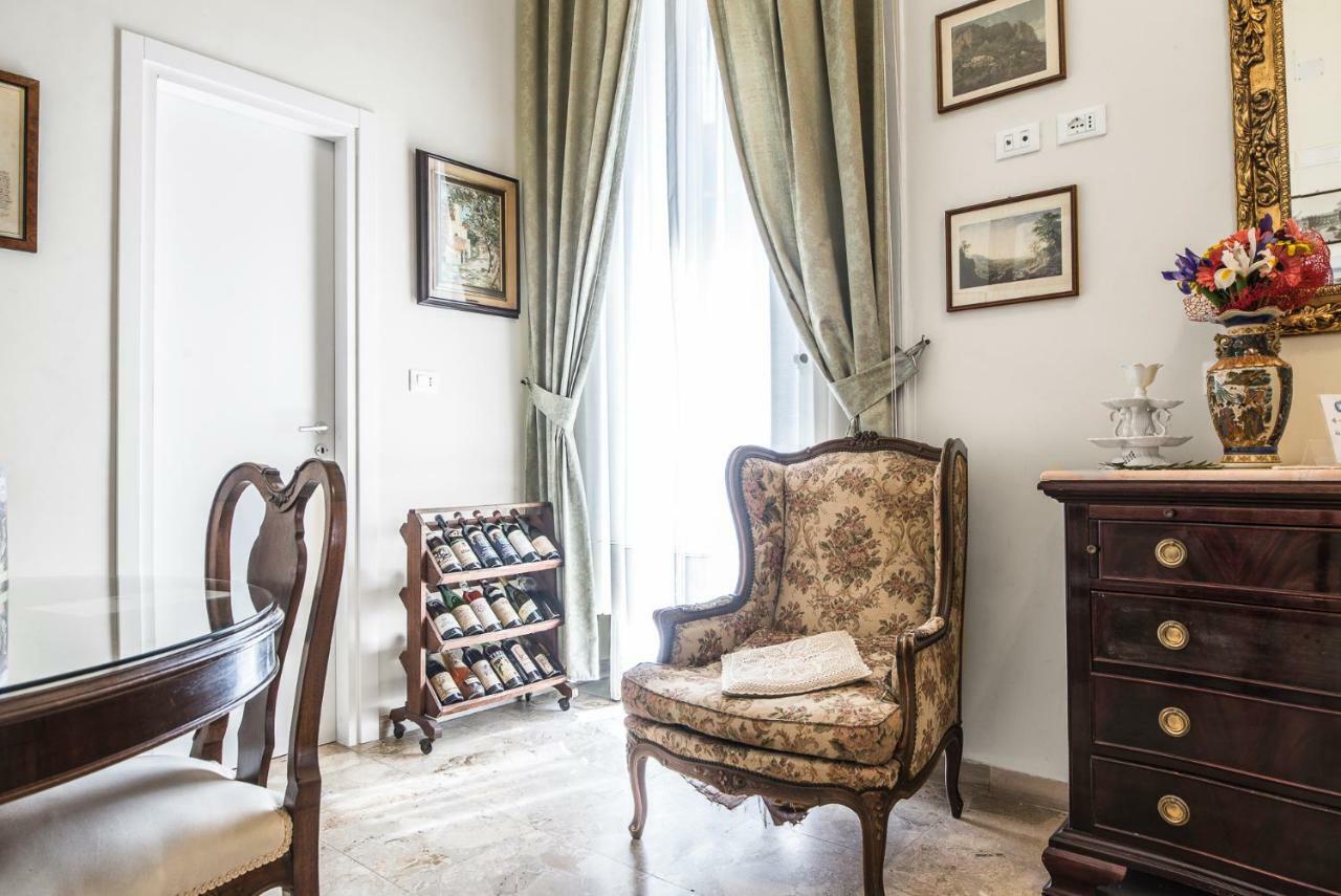 B&B Graziani Relais Napoli Bagian luar foto